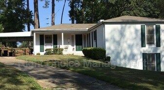 1097 Bolton Ct in Columbus, GA - Building Photo