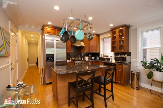 3721 N Clifton Ave in Chicago, IL - Foto de edificio - Building Photo