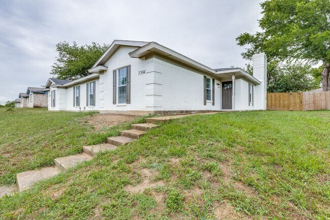 7304 Vista Cliff Dr in Fort Worth, TX - Building Photo - Building Photo