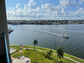 1 Key Capri in St. Petersburg, FL - Foto de edificio - Building Photo