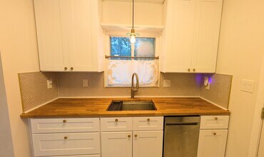 5014 NW 29th St in Gainesville, FL - Foto de edificio - Building Photo