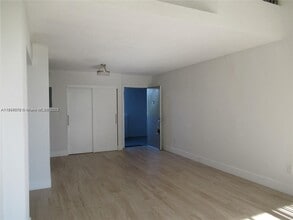 100 Fontainebleau Blvd in Miami, FL - Building Photo - Building Photo