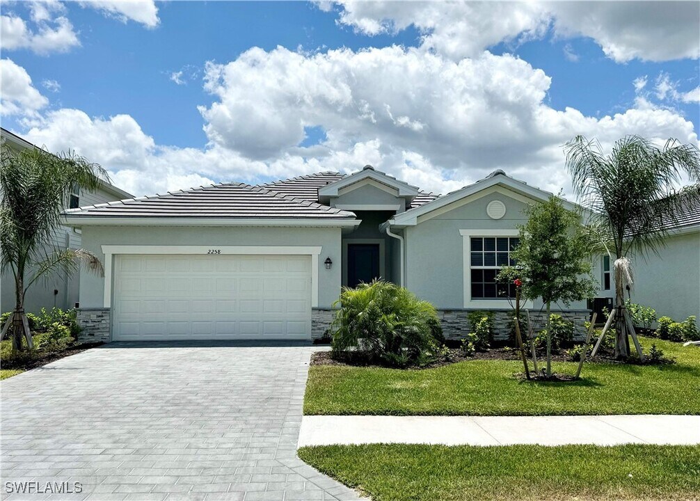 2258 Avocado Ln in Naples, FL - Building Photo