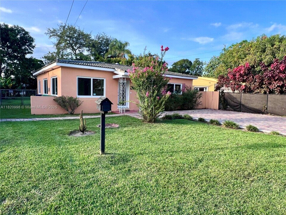 6225 SW 26th St in Miami, FL - Building Photo