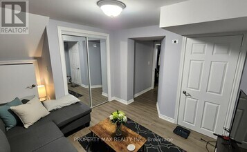 85 Carrera Blvd in Toronto, ON - Building Photo - Building Photo