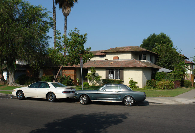 606 S Fashion Park St in Orange, CA - Foto de edificio - Building Photo