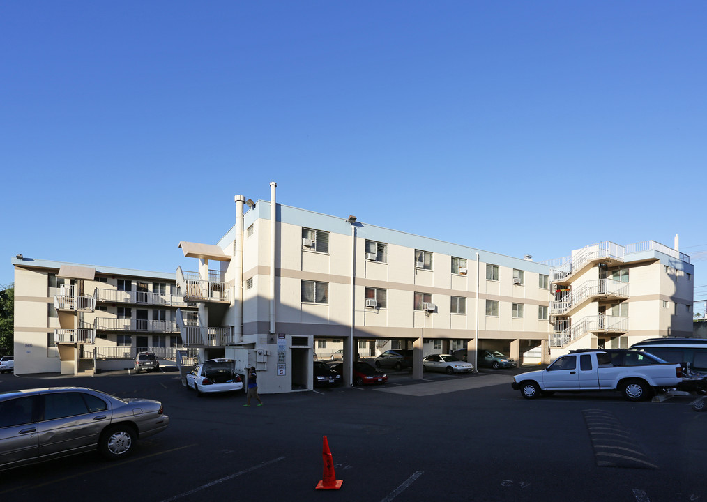 1325 N School St in Honolulu, HI - Building Photo