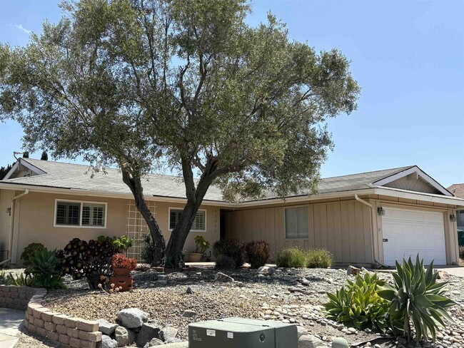 12040 Callado Rd in San Diego, CA - Building Photo - Building Photo