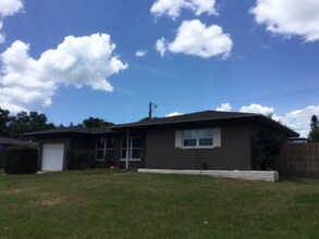 2311 Duncan Dr in Belleair Bluffs, FL - Foto de edificio - Building Photo
