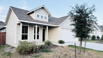 212 Rollingwood Dr in San Marcos, TX - Building Photo