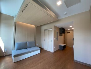 Red Oak at 83 Hanover Street in Manchester, NH - Building Photo - Building Photo