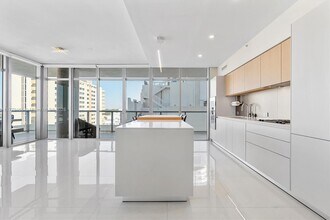 3737 Collins Ave, Unit S-804 in Miami Beach, FL - Building Photo - Building Photo