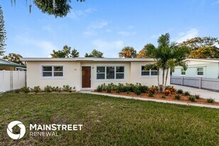 723 Sunset Dr in Tarpon Springs, FL - Building Photo