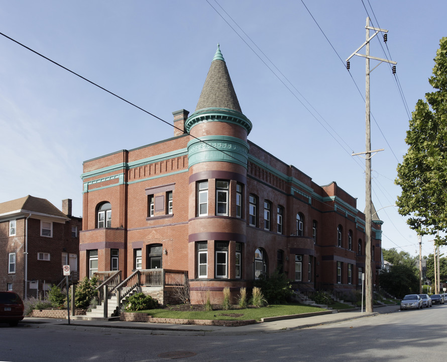 The Brown Stone in Omaha, NE - Foto de edificio