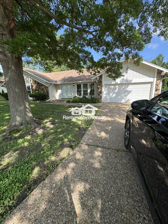 216 Rue Grand Dr in Lake St. Louis, MO - Building Photo