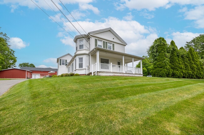 240 W Main St in Cheshire, CT - Foto de edificio - Building Photo