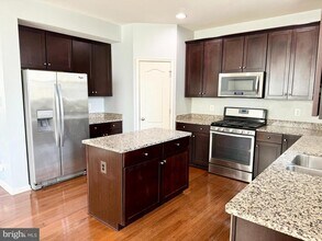 7 Coulter Ln in Stafford, VA - Building Photo - Building Photo