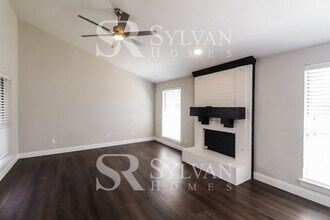 2211 Big Bend Dr in Carrollton, TX - Building Photo - Building Photo