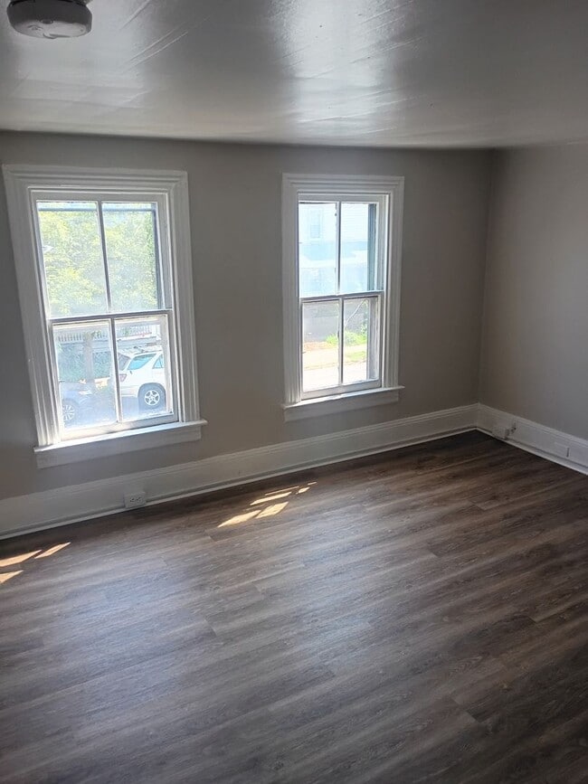 property at 1208-1208-1208-1202 Isabella St
