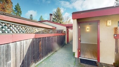 3 Redwood Ct in Santa Rosa, CA - Building Photo - Building Photo