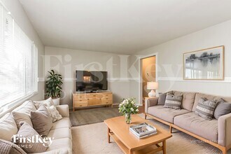 8634 Lighthorse Dr in Indianapolis, IN - Building Photo - Building Photo