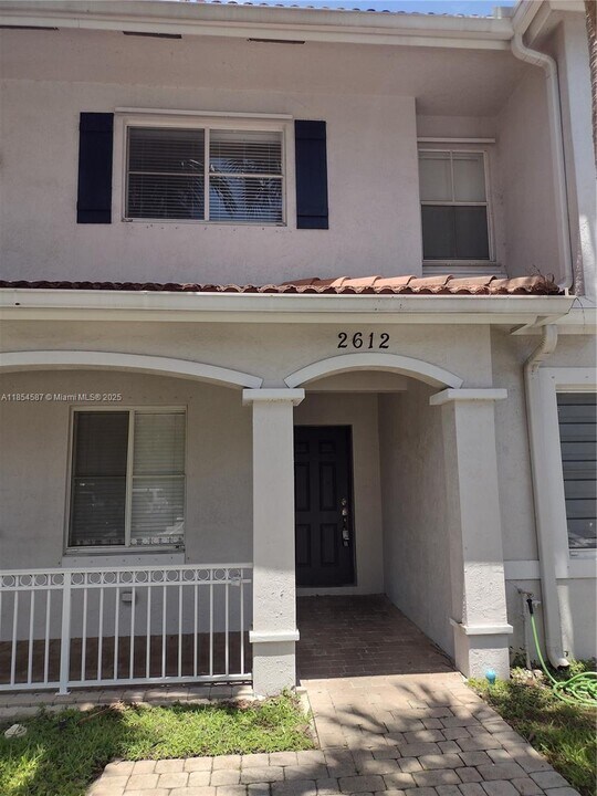 2612 SW 82nd Ave in Miramar, FL - Building Photo