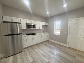 3575 W Dickens Ave, Unit 1R in Chicago, IL - Building Photo - Building Photo