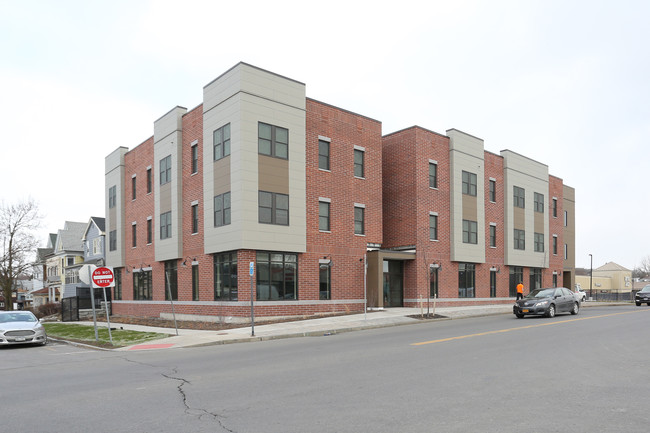 Salina Crossing in Syracuse, NY - Building Photo - Building Photo