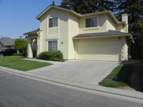 10696 N Lighthouse Dr in Fresno, CA - Building Photo - Building Photo