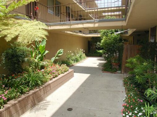 8123 Sepulveda Blvd in Los Angeles, CA - Building Photo - Building Photo