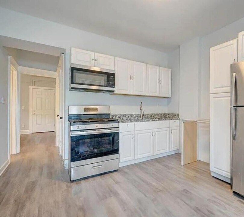 3649 W Montrose Ave in Chicago, IL - Building Photo