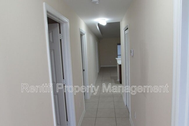 1562 Gilbert Ave S in Lehigh Acres, FL - Building Photo - Building Photo