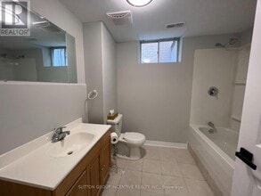 114 Raymond Crescent in Barrie, ON - Building Photo - Building Photo