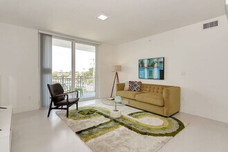 1710 SW 27th Ave in Miami, FL - Building Photo - Building Photo