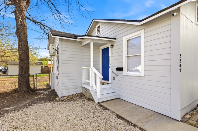 2202 W Hermosa Dr in San Antonio, TX - Building Photo - Building Photo
