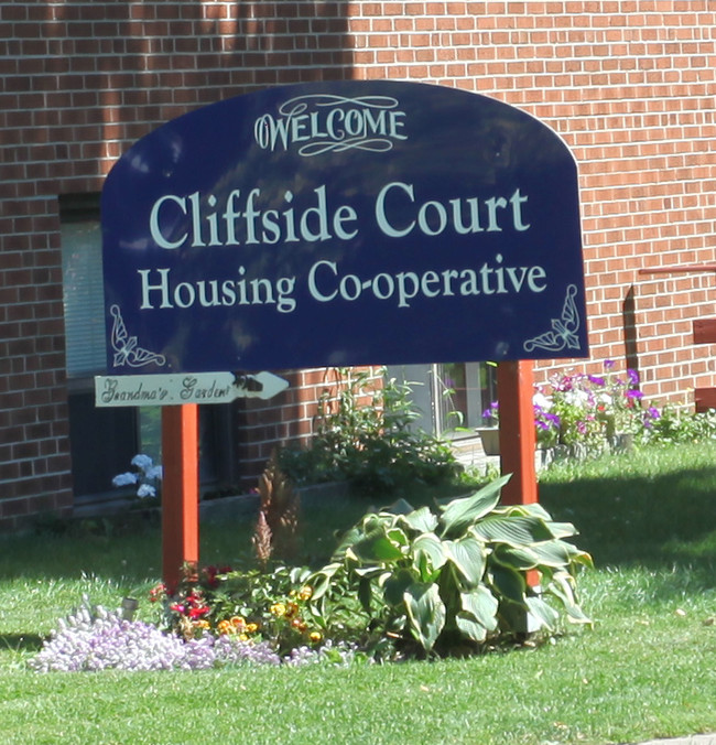 Cliffside Court in Toronto, ON - Building Photo - Building Photo