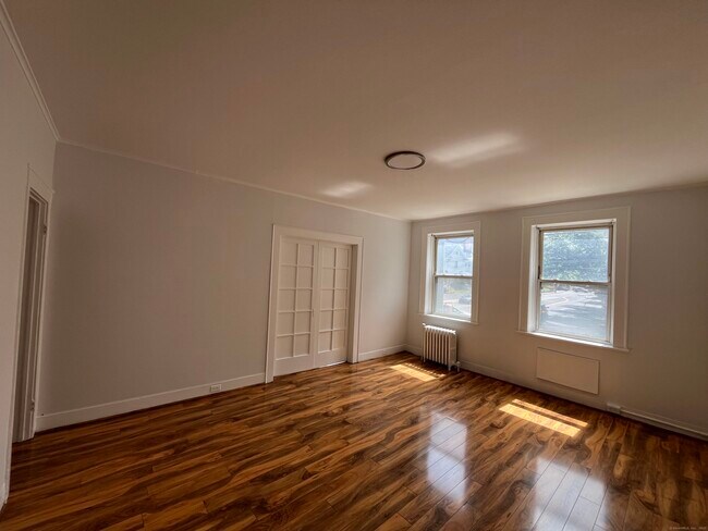 82 Forest St in Stamford, CT - Building Photo - Building Photo