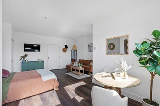 1555 W Hollywood Ave in Chicago, IL - Building Photo - Building Photo