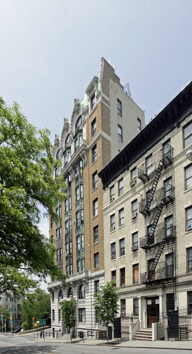 611 W 158th St in New York, NY - Foto de edificio - Building Photo