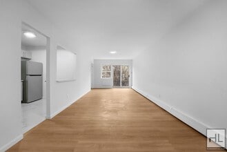 72 DRIVE, Unit 3 in Queens, NY - Building Photo - Building Photo