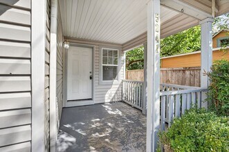 5241 SE Rural St in Portland, OR - Building Photo - Building Photo