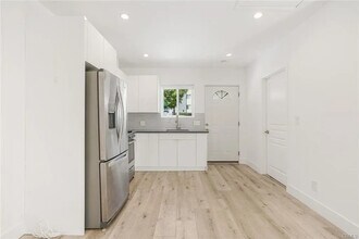 4552 Murietta Ave in Sherman Oaks, CA - Foto de edificio - Building Photo