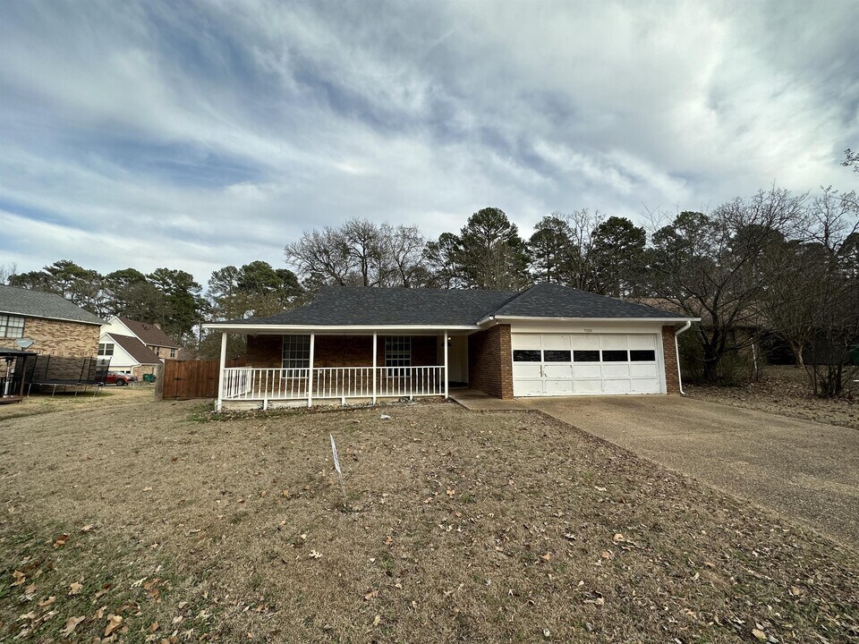 5900 Larry Dr in Texarkana, TX - Building Photo
