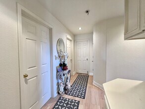 2351 Fairhaven Dr in Hollister, CA - Building Photo - Building Photo