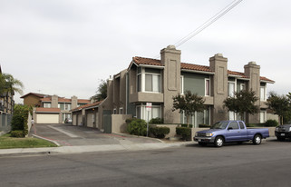 217 W Mountain View Ave in La Habra, CA - Building Photo