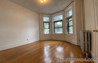 1254 Commonwealth Ave, Unit 4 in Boston, MA - Foto de edificio - Building Photo