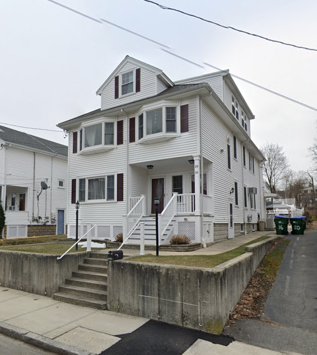 16 Orchard St in Medford, MA - Foto de edificio