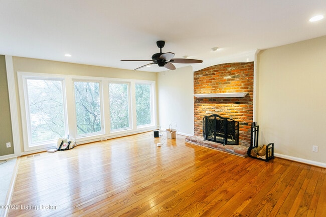 2417 Ashwood Dr in Louisville, KY - Building Photo - Building Photo