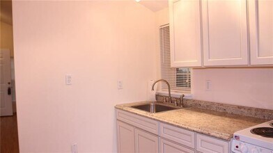 502 Toliver St in Bastrop, TX - Building Photo - Building Photo