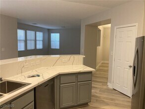 9068 W Palomino Park Ct in Las Vegas, NV - Building Photo - Building Photo